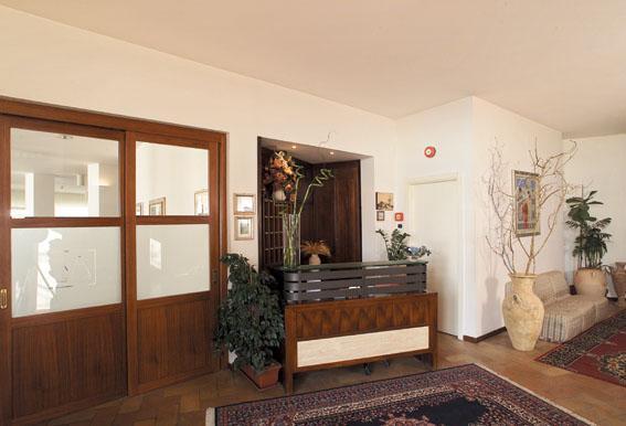 Aniana Hotel 3*